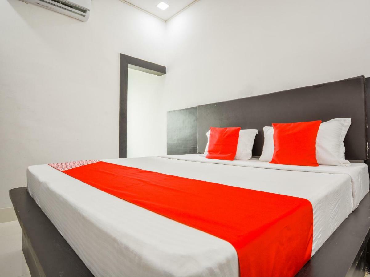 Oyo 43505 Hotel The White House Hisar Ngoại thất bức ảnh