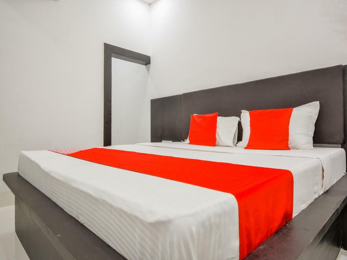 Oyo 43505 Hotel The White House Hisar Ngoại thất bức ảnh