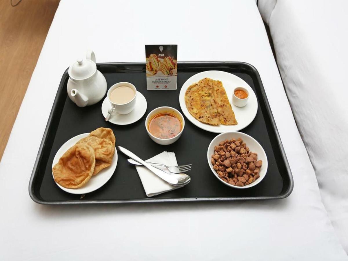 Oyo 43505 Hotel The White House Hisar Ngoại thất bức ảnh