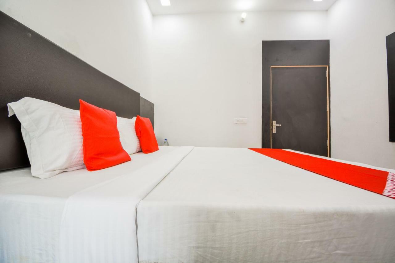 Oyo 43505 Hotel The White House Hisar Ngoại thất bức ảnh