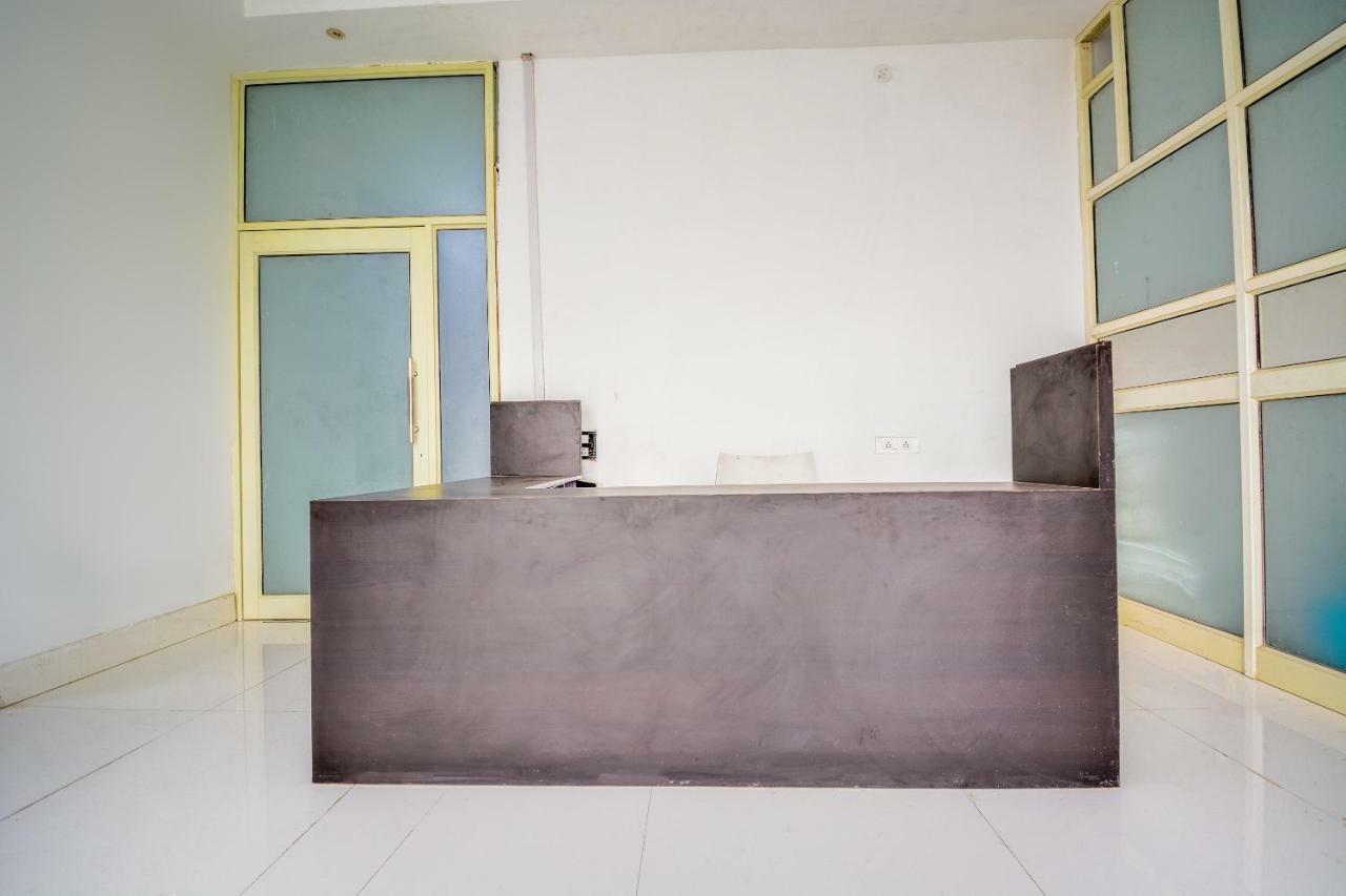 Oyo 43505 Hotel The White House Hisar Ngoại thất bức ảnh