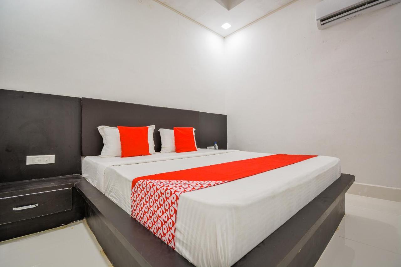 Oyo 43505 Hotel The White House Hisar Ngoại thất bức ảnh