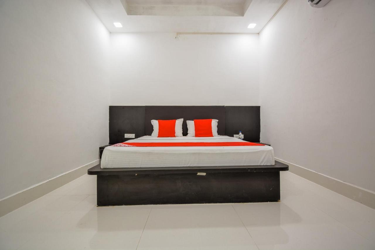 Oyo 43505 Hotel The White House Hisar Ngoại thất bức ảnh